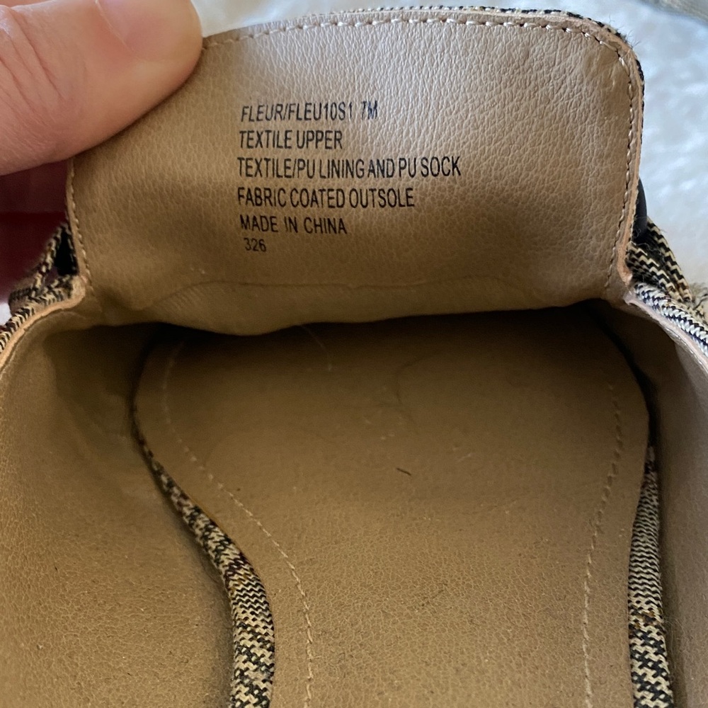 Steve Madden Checkered Mules with Black Chain Detail - Picture 2 of 4